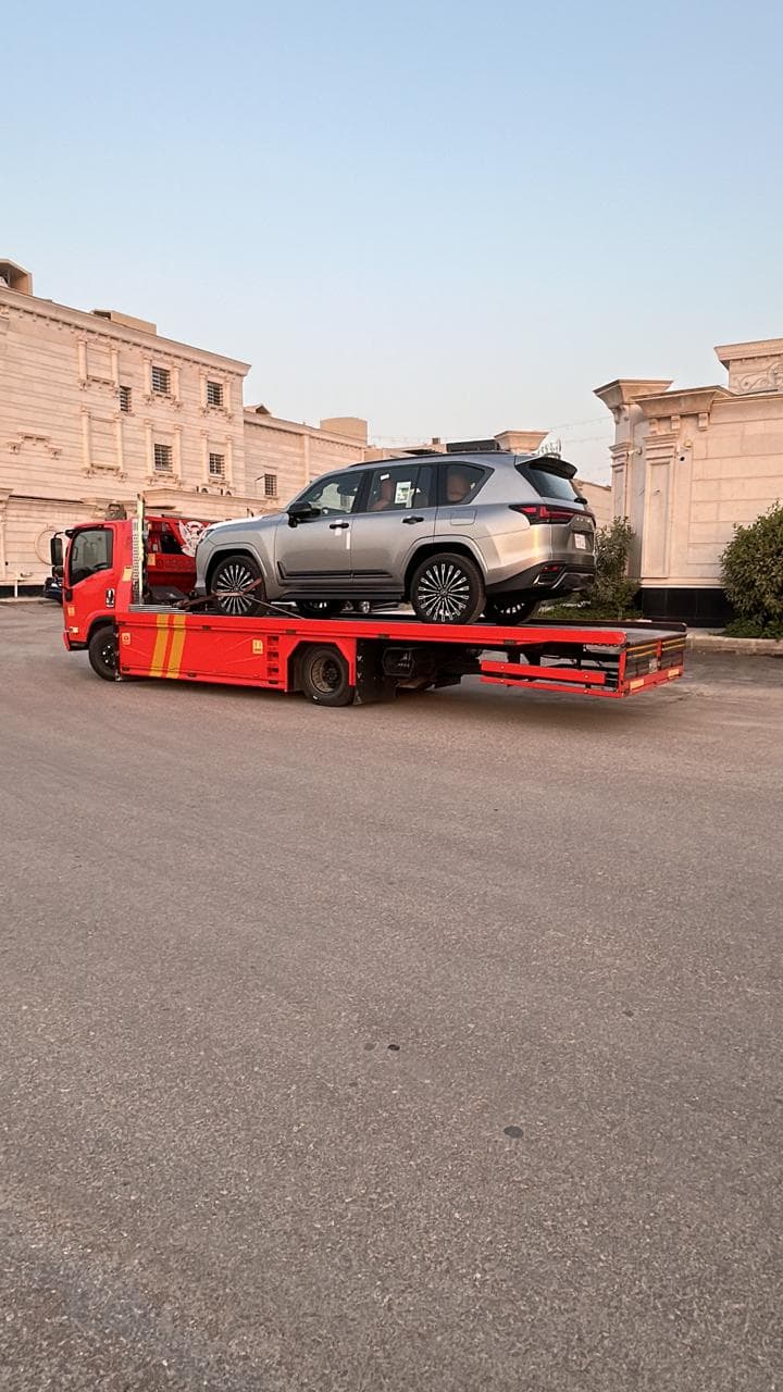 سطحة النصر تنقل سيارة متعطلة